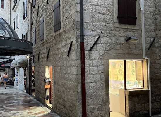 montenegro/bay-of-kotor/shop/luxury-shopping-center