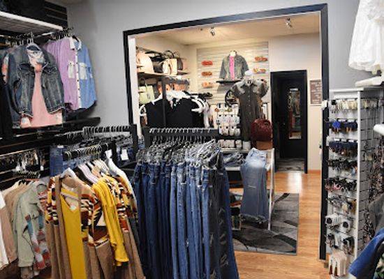 iowa/decorah/shop/shear-wonders-boutique