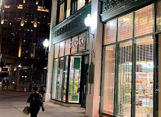 michigan/detroit/downtown-detroit/shop/gucci-detroit-library-street