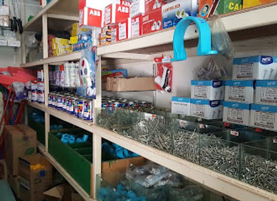 maldives/vaavu-atoll/shop/supreme-store