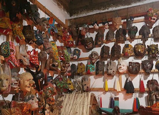 guatemala/chichicastenango-market/shop/museum-masks