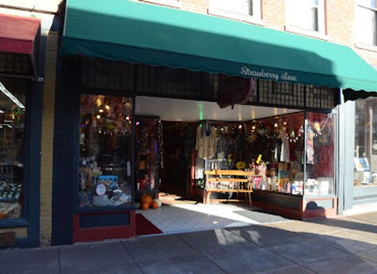 illinois/galena-historic-district/shop/strawberry-lane