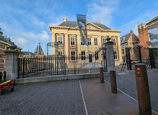 netherlands/the-hague/centrum/shop/shop-mauritshuis