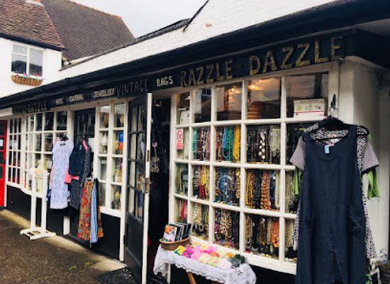 united-kingdom/stratford-upon-avon/shop/razzle-dazzle