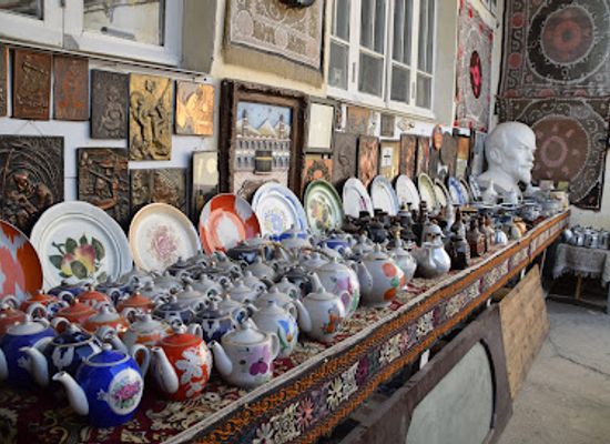 uzbekistan/samarkand-region/shop/haydar-s-antique-shop-flea-market