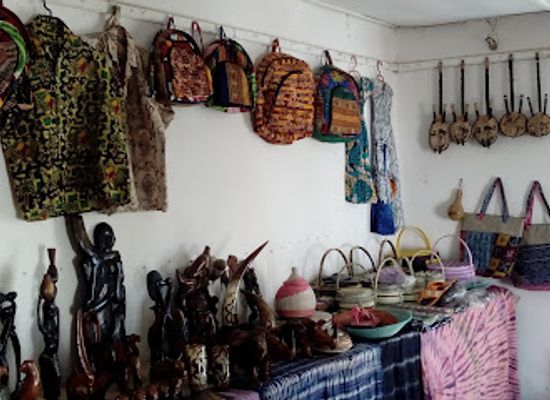 the-gambia/bakau/shop/adams-craft-shop