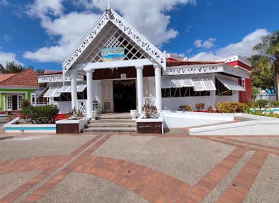 barbados/central-uplands/shop/dre-s-bar-pelican-village-craft-centre