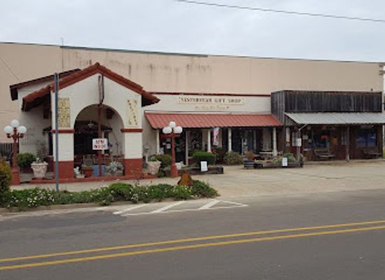 louisiana/caddo-lake/shop/yesteryear-gift-shop-classy-glitz-boutique