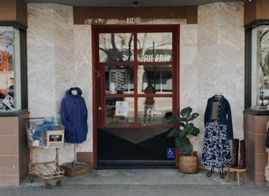 california/turlock/shop/little-red-door