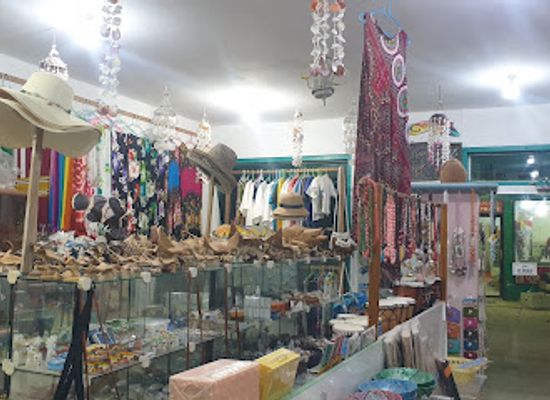 maldives/thulusdhoo/shop/white-coral-souvenir