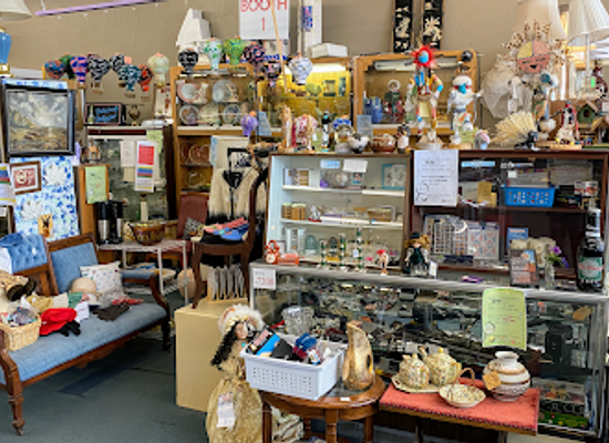 new-mexico/chihuahuan-desert/shop/los-ranchos-antique-mall
