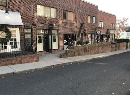 connecticut/greenwich/shop/black-petunia