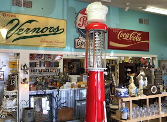 michigan/northern-michigan/shop/petoskey-antiques