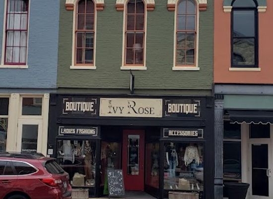 indiana/muncie/shop/the-ivy-rose-boutique