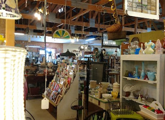 wisconsin/door-peninsula/shop/bay-trading-co