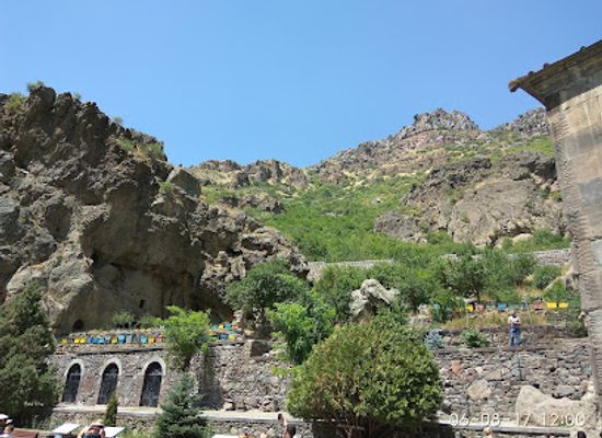 armenia/tatev-mountains/shop/armenian-market