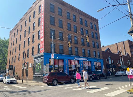 pennsylvania/pittsburgh/strip-district/shop/yinzers-outlet
