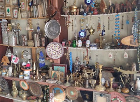 lebanon/baalbek/shop/souvenir-shop-caverne-d-alibaba