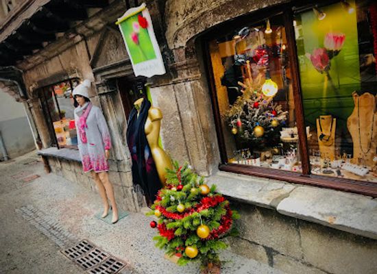 france/pyrenees/shop/desirs-futiles-maison-des-lys