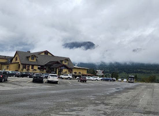 montana/the-glacier-country/shop/st-mary-grocery