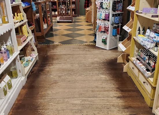 new-hampshire/lakes-region/shop/the-country-store