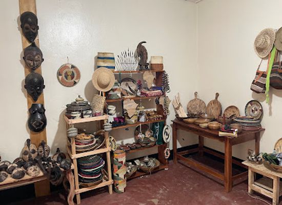 uganda/bwindi-impenetrable-national-park/shop/the-virunga-massive-gift-shop