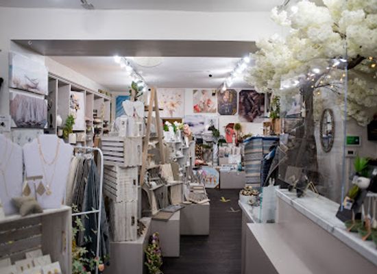 canada/kingston-and-the-islands/shop/amanda-s-house-of-elegance