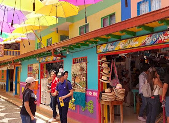 colombia/guatape/shop/arte-a-mano