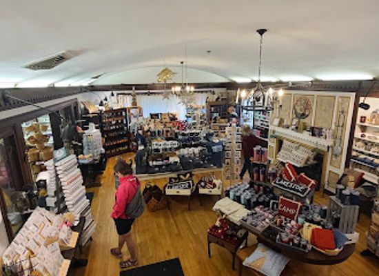 new-hampshire/lakes-region/shop/kellerhaus