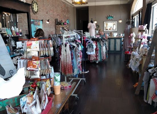 kansas/cross-timbers/shop/embellish-boutique