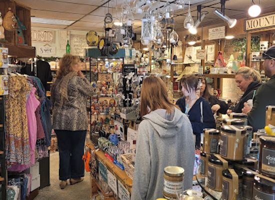 north-carolina/great-smoky-mountains/shop/the-honey-pot
