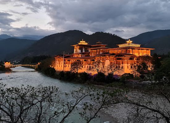 bhutan/punakha-valley/shop/punakha-dzong
