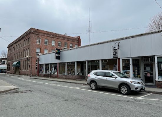 new-hampshire/hanover/shop/stinson-s-village-store