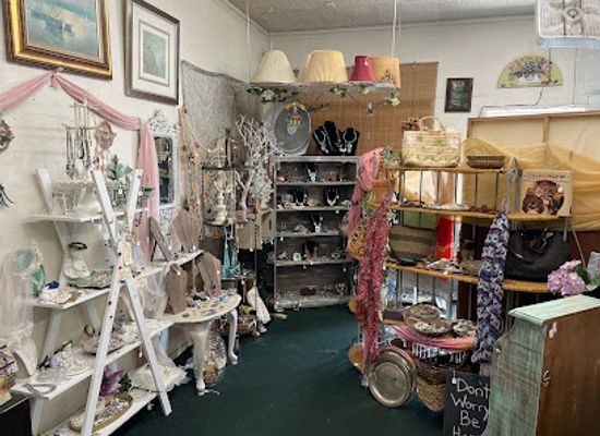 california/san-bernardino-county/shop/little-red-thrift-shoppe