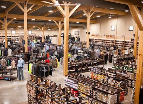 south-dakota/watertown/shop/trav-s-outfitter