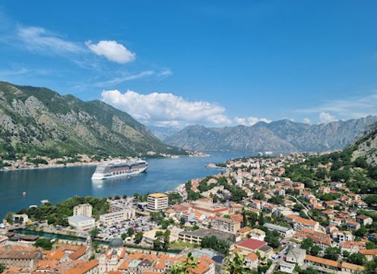 montenegro/lim-river-valley/shop/old-town-square