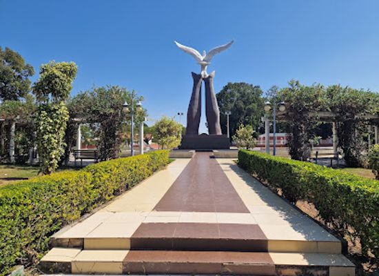 angola/moxico-plains/shop/monument-of-peace