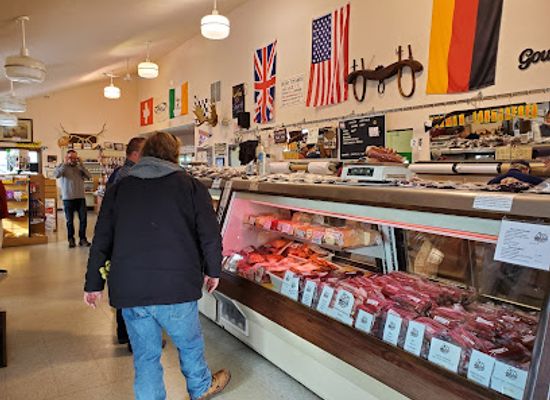 wisconsin/kettle-moraine-state-forest/shop/held-s-meat-and-cheese-market