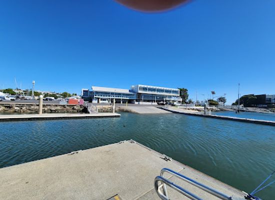 australia/darling-downs/shop/manly-harbour-village