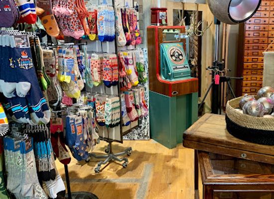 canada/kingston-and-the-islands/shop/antique-emporium