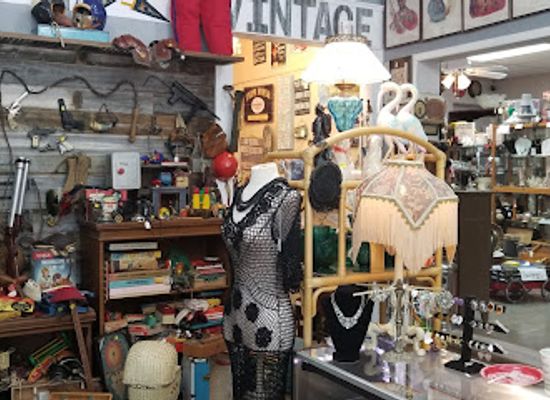 florida/space-coast/shop/stone-street-apothecary-and-antique-marketplace