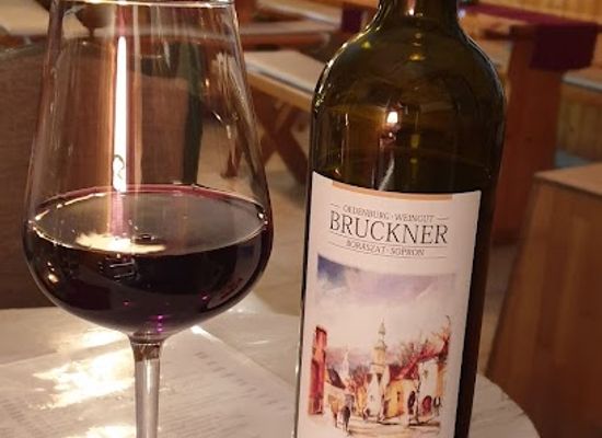 hungary/sopron-wine-region/shop/bruckner-boraszat-borozoja