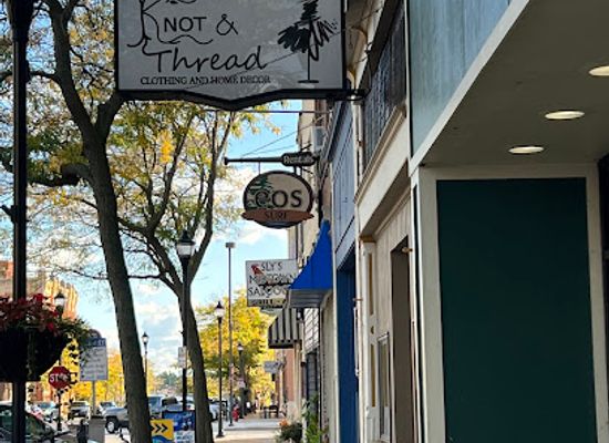 wisconsin/sheboygan/shop/knot-thread