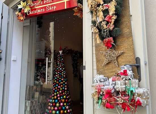 czechia/prague/hradcany/shop/christmas-shop