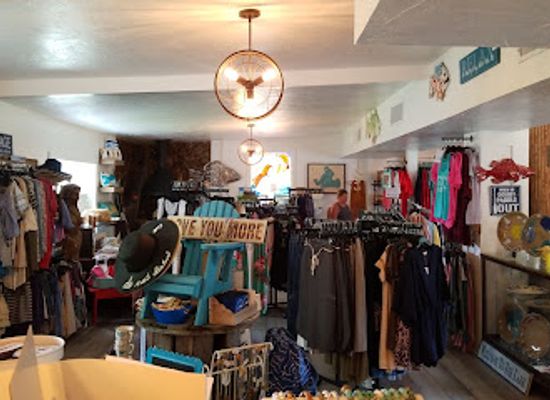 indiana/northeast-indiana/shop/the-boathouse-boutique
