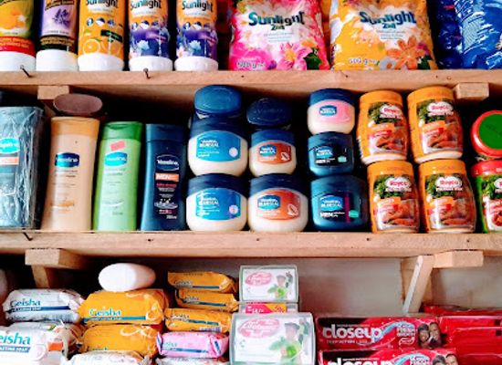 uganda/gulu/shop/oyaa-and-family-shoppers