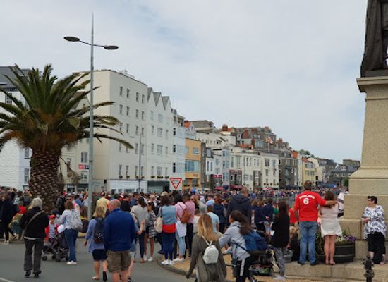 guernsey/vazon-bay/shop/mountain-warehouse-guernsey