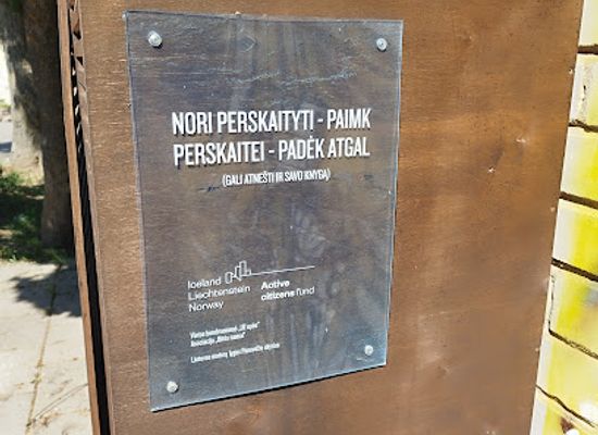 lithuania/panevezys/shop/drabuziu-ir-knygu-keitimosi-spinta