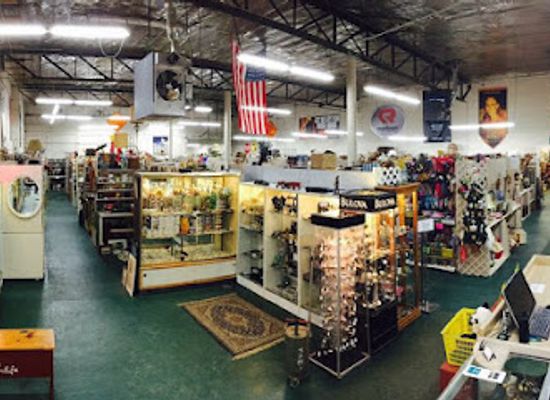 massachusetts/pioneer-valley/shop/yankee-flea-market