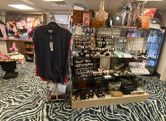 nebraska/kearney/shop/y-boutique-at-holiday-inn